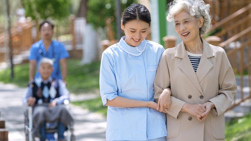 广州老人算过这笔账：社区养老和机构养老到底差在哪